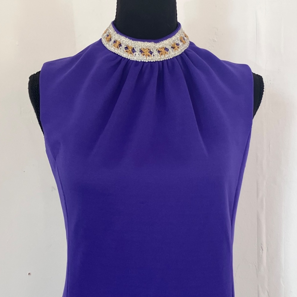 1960s Royal Purple vintage dress with gold and silver metallic threading - Picture 7 of 14
